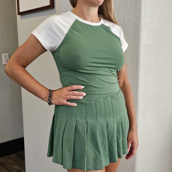 1/2 Off Super Cute Victoria's Secret PINK Green Pleated Tennis Skort Set Medium. - Picture 1 of 15